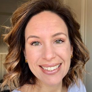 Meet your Posher, Holly